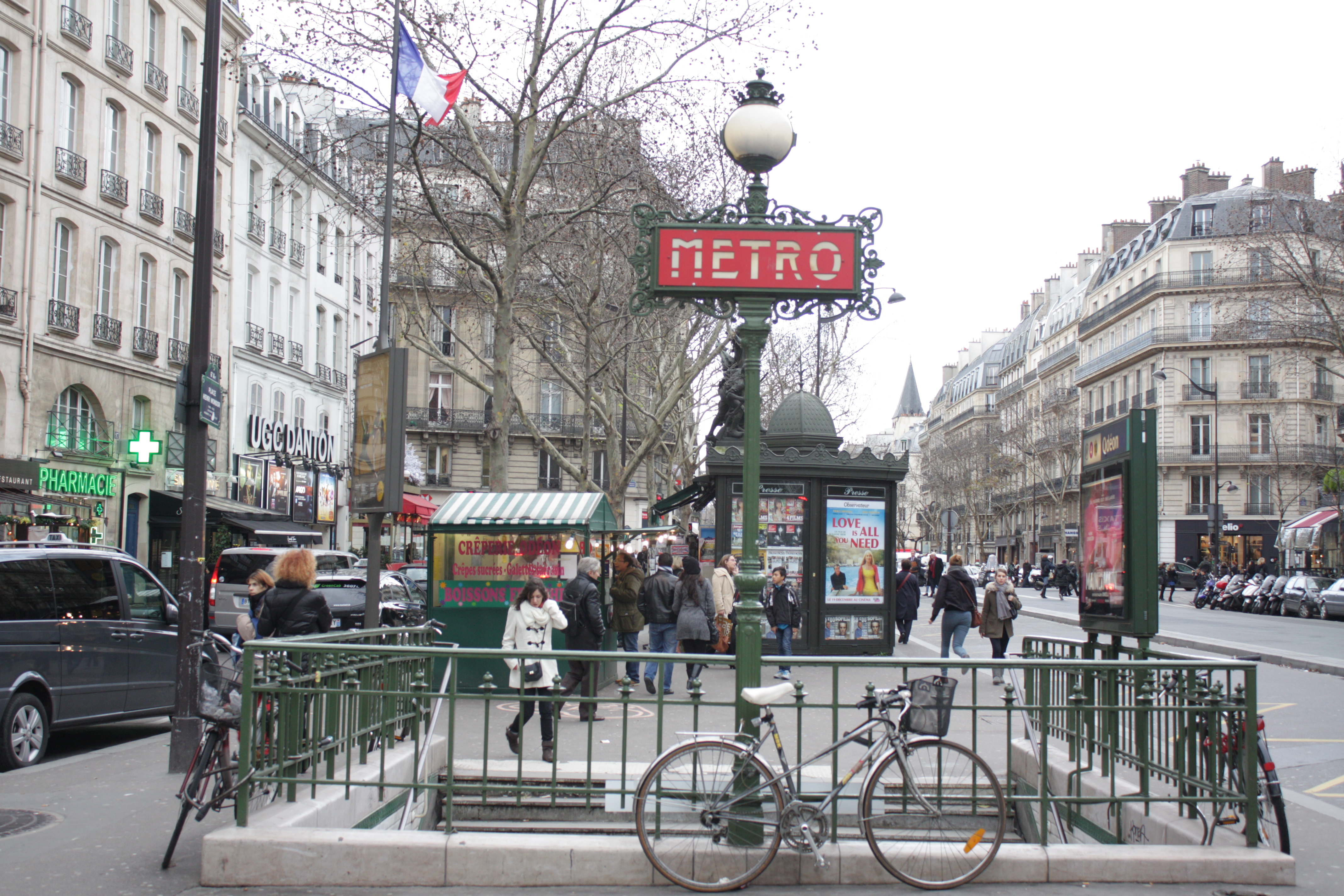 Suka Duka Muslim Di Perancis Sampaikan Walau Hanya Satu Ayat